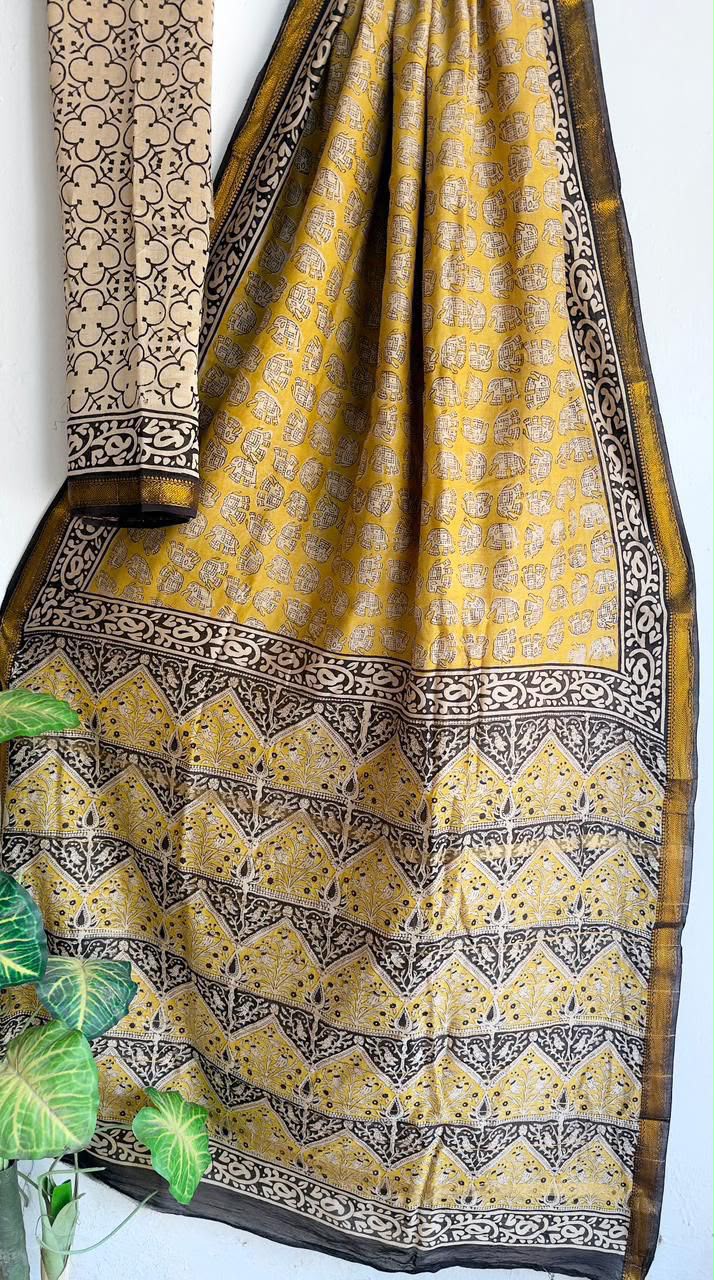 🍁Beautifully Crafted Maheshwari Silk Saree collection🍁
Specially Designed in Bagru jahota rapid dabu hand block print
100% Natural Dye
Fabric : Maheshwari Silk
Length : 5.5 Meters
Blouse Piece : 0.90 Meter