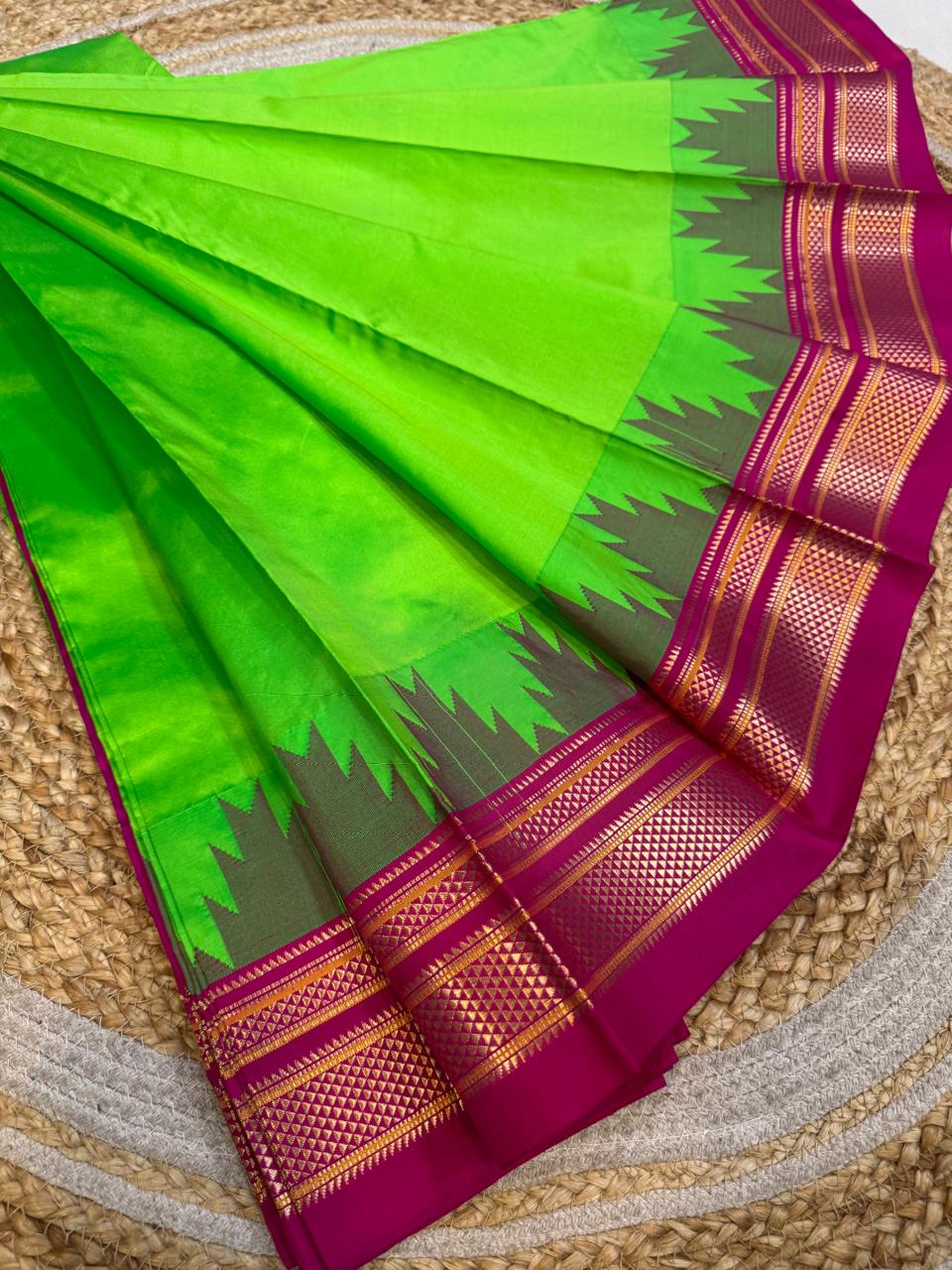 *Big Temple Border Ilkal*
Exclusive silk ilkal saree
Pure silk big temple border design superior quality ilkal saree
With contrast blouse
6.10mtrs length
Full body pure silk Border, pallu & blouse semi silk