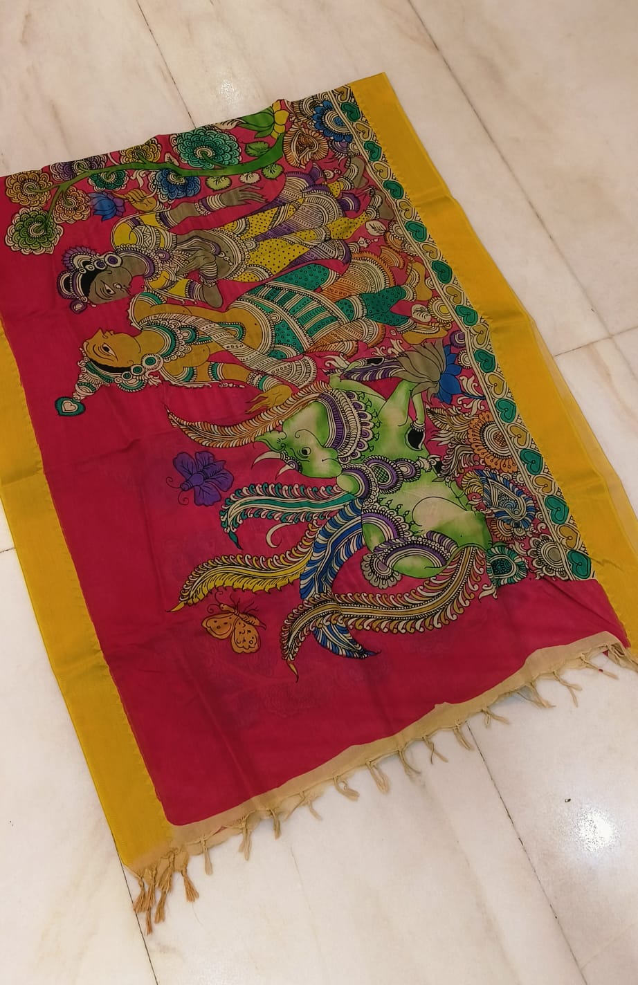 *Mangagiri silk duppatas*
*Pen kalamkari*
*Hand drawn hand painted*
*Length 2.25 mtr*
*Width: 36 inch*