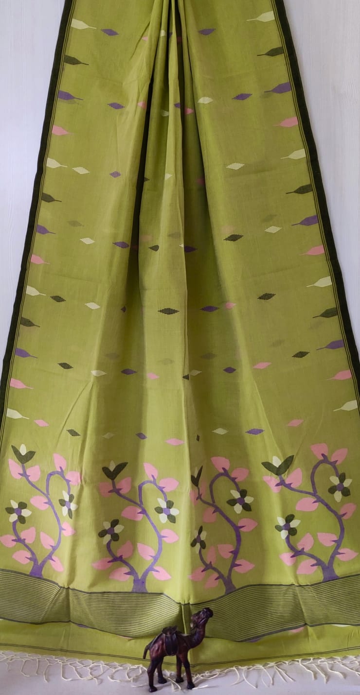 Very exclusive,Beautiful 100 Count pure
Cotton by Cotton Hand Spoon jamdani
with temple border with very
elegant jamdani motif pallu
Without bp