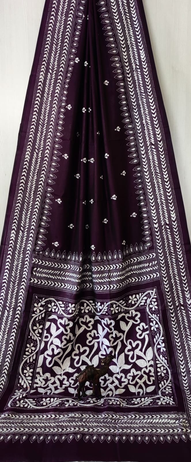 Beautiful kantha work on blended Bangalore silk
With kantha stich work bp