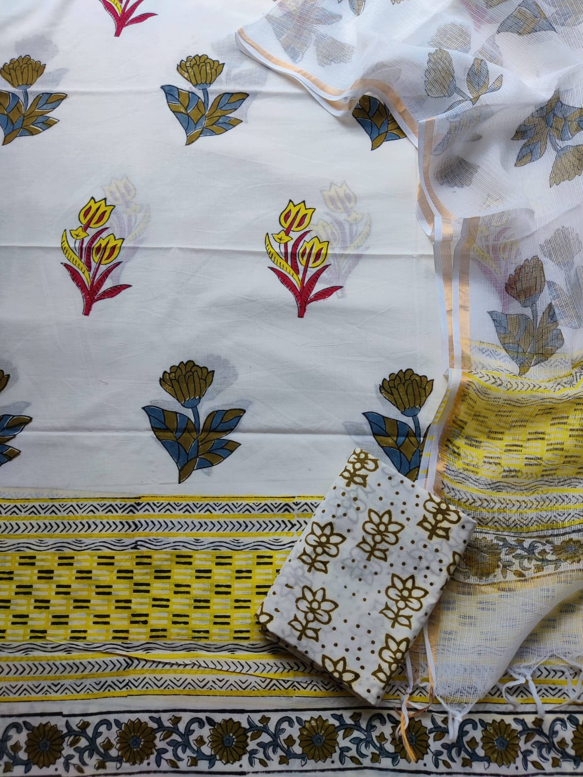 Block printed cotton suit with kota doriya duppta
Top @ bottom *cotton*
Duptta *kota doriya*