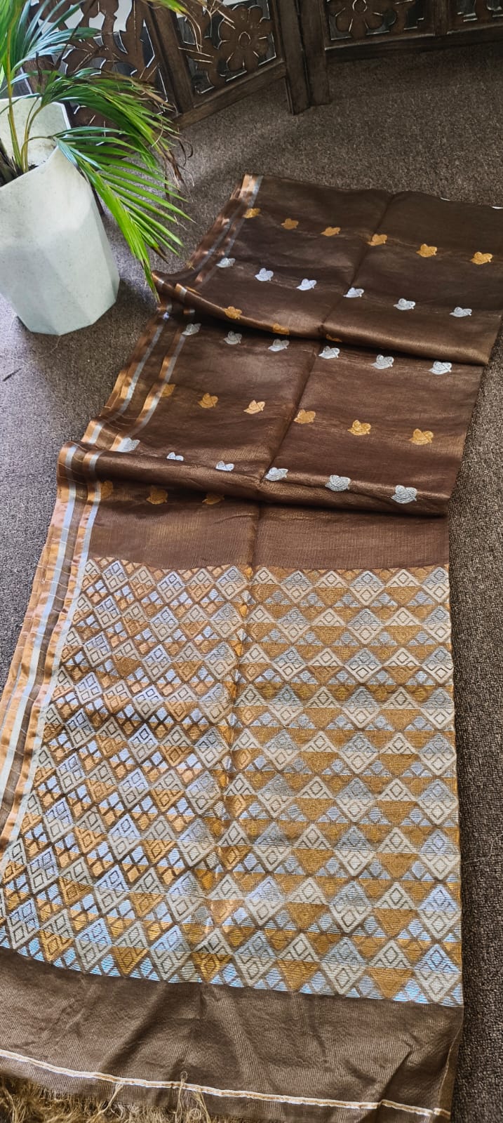 Tissu tussar jamdani
Pure gachi tussar
With bp