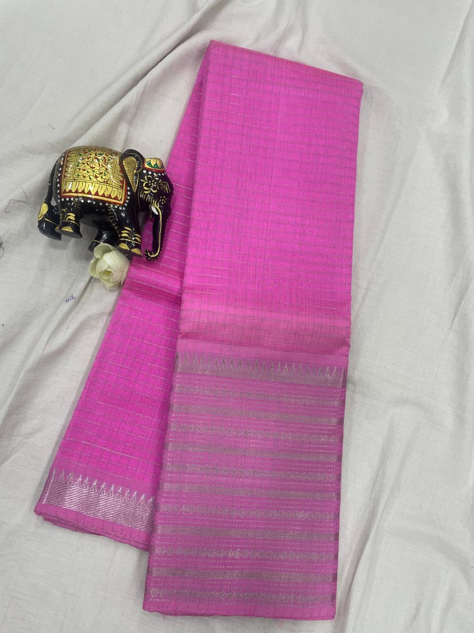 *Pure mangalagiri handloom Pattu sarees with rudraksha boarder*
*Saree all over small checks with big rudraksha boarder*
*Pallu blouse self*