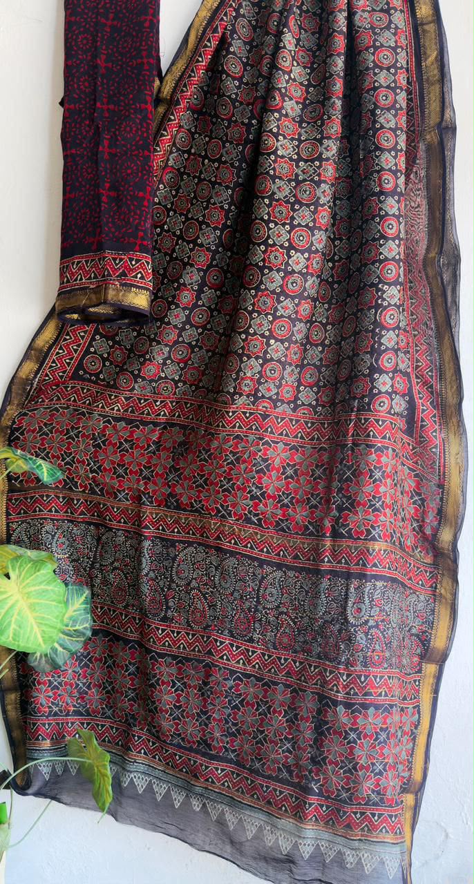 🍁Beautifully Crafted Maheshwari Silk Saree collection🍁
Specially Designed in Bagru jahota rapid dabu hand block print
100% Natural Dye
Fabric : Maheshwari Silk
Length : 5.5 Meters
Blouse Piece : 0.90 Meter