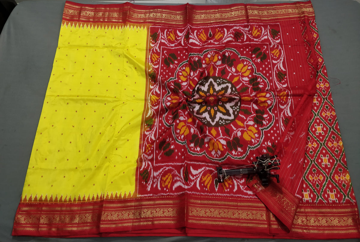 Latest and Exclusive
*POCHAMPALLY IKKAT SILK SAREES*
👉🏻 *EXCLUSIVE DESIGNER COLLECTION*
👉*kanchi border sarees*
👉*HAND MADE BUTTAS*
*Silk mark Certified
Double weaving*
*MADATHA'S PALLU AND PATOLA BLOUSE*