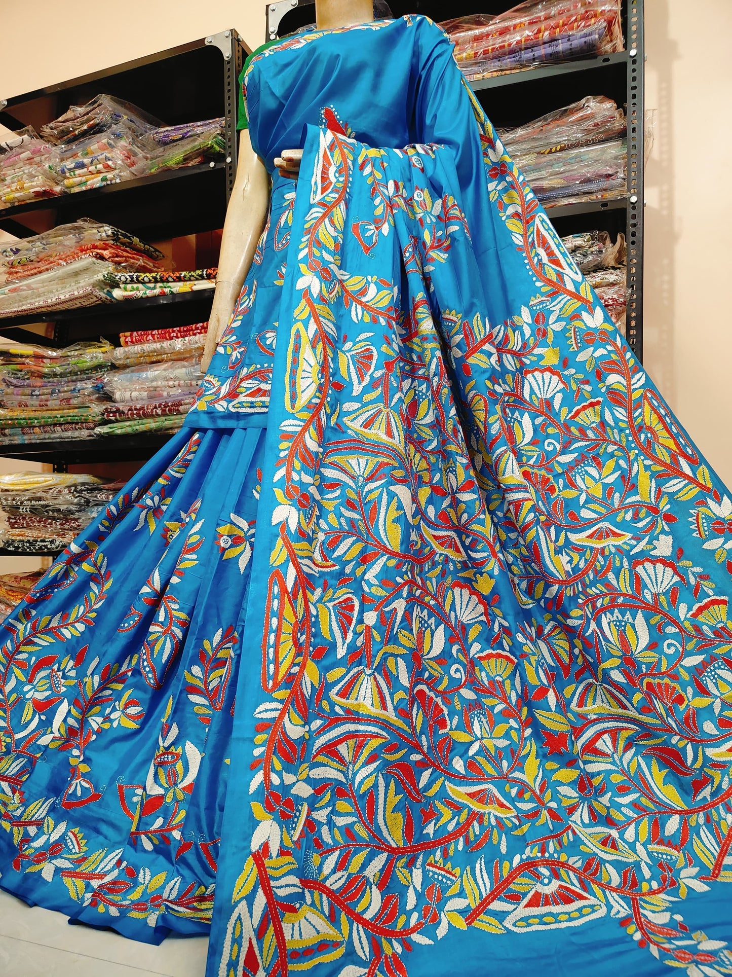Traditional Shantiniketan hand Kanthastitch saree On
Belendend bangalore silk Material
With Kanthastitch Work Bp