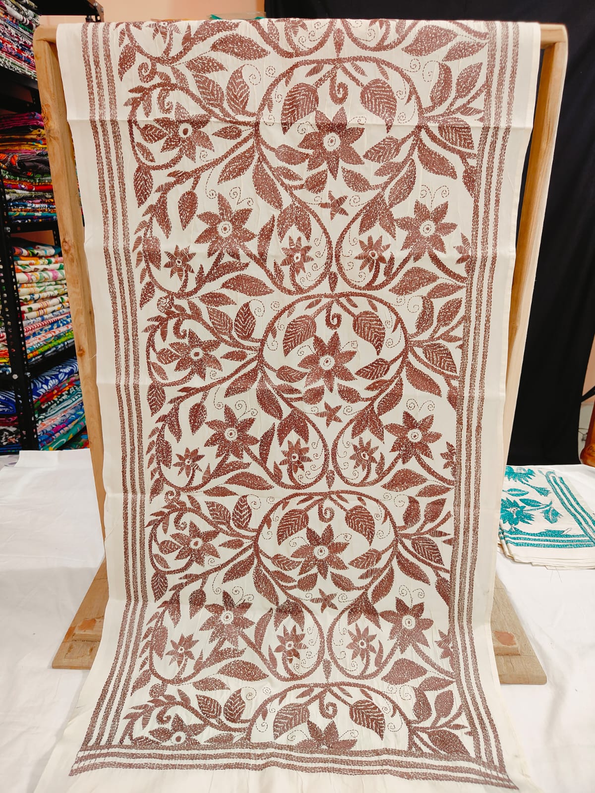 These are Tussar Slik kantha stoles
Length 2.15/2.2 meter ( Approx)
Bohor 22' (Approx)