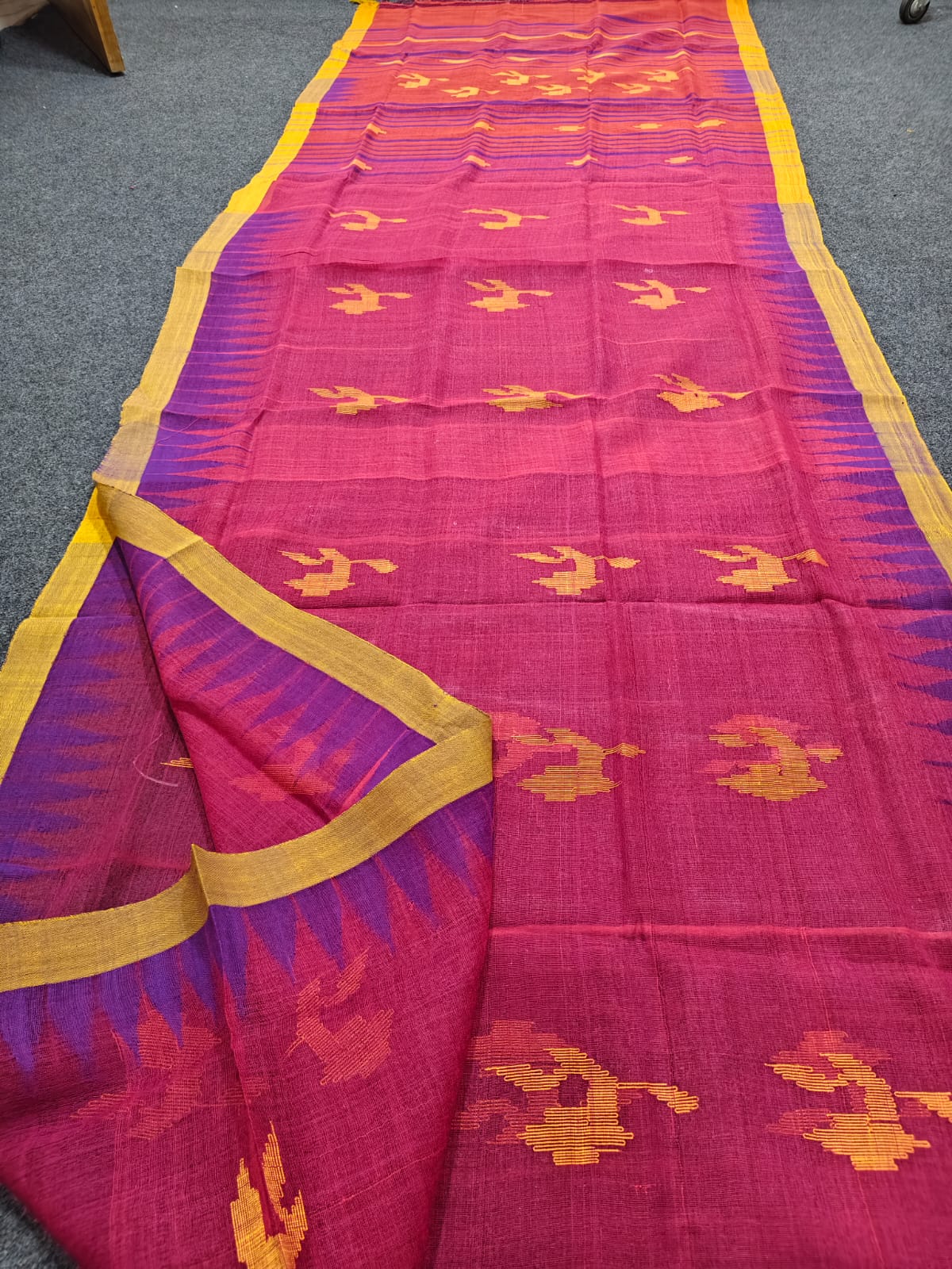 Authentic handloom
monipuri cotton saree
With bp