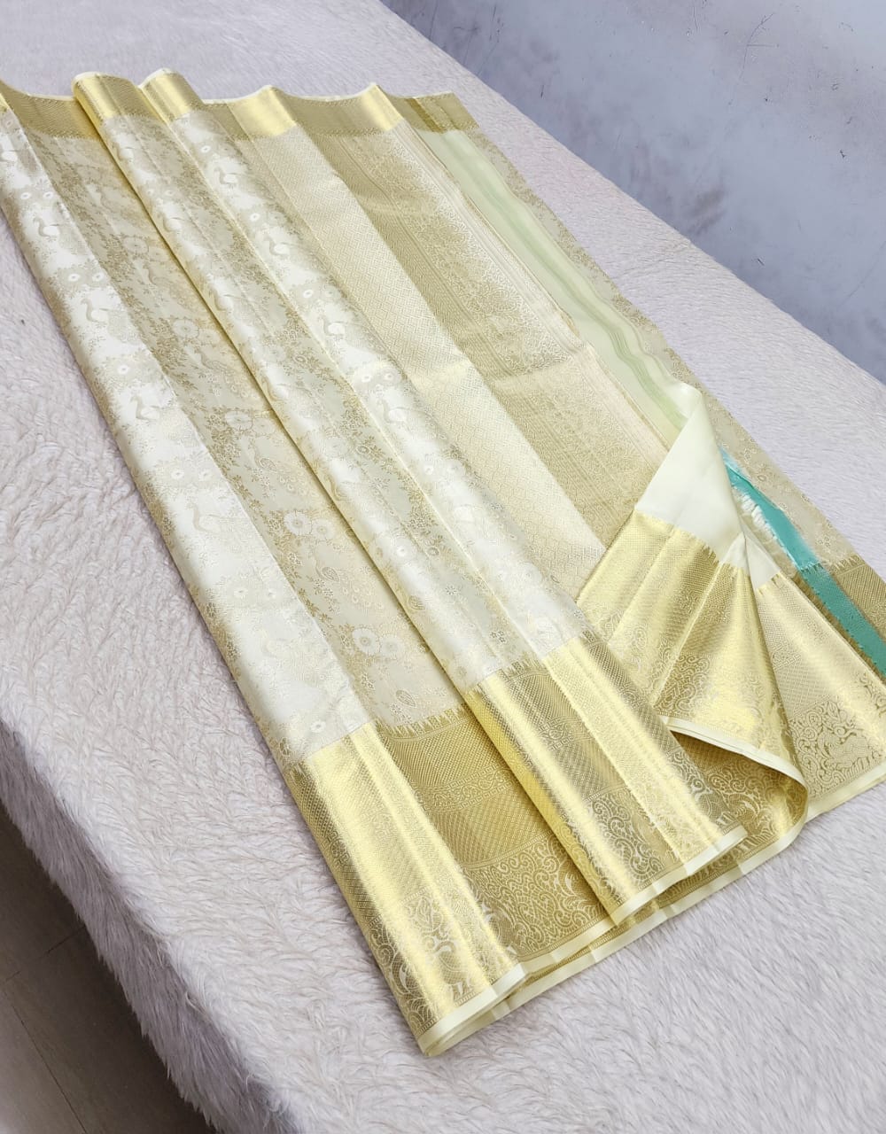 *100% PURE KANCHIPURAM HANDWOVEN PREMIUM QUALITY 2G BRIDAL SILK SAREES*
*2 GRAM GOLD PURE ZARI WEAVING*
*SILK MARK CERTIFICATE ATTACHED*
CREAM COLOUR EXCLUSIVE SILK SAREES WEAVING