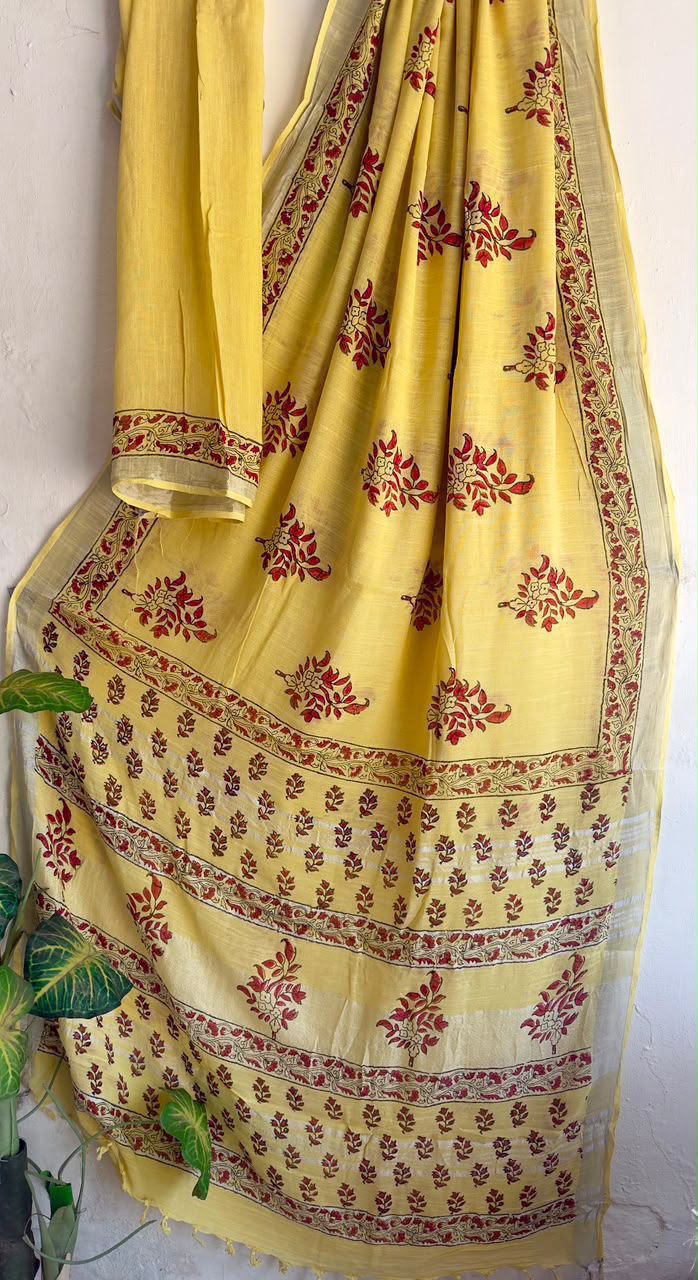 👌🏻Linen collection 👌🏻
.... *Hand* block printed linen saree with blouse.....
Size 6.5 with blouse
Natural dye n colour
Pure hand ( without screen print )