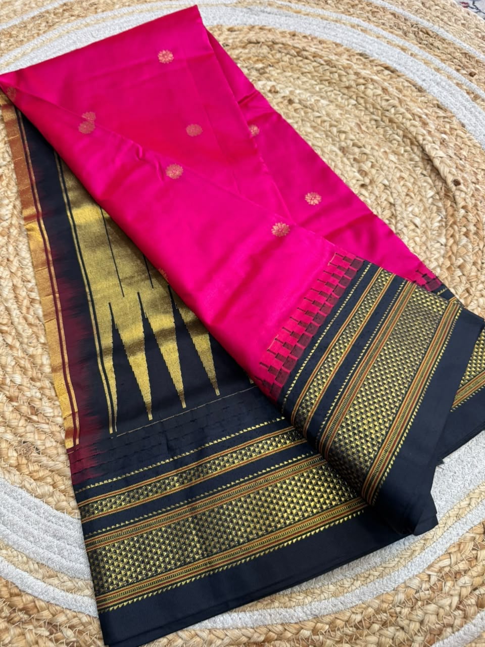 *All New Colours*
*Exclusive silk ilkal saree*
*Pure silk korvai temple border* with *body butta* design superior quality ilkal saree & contrast blouse
6.10mtrs length
Full body pure silk
Border, pallu & blouse semi silk