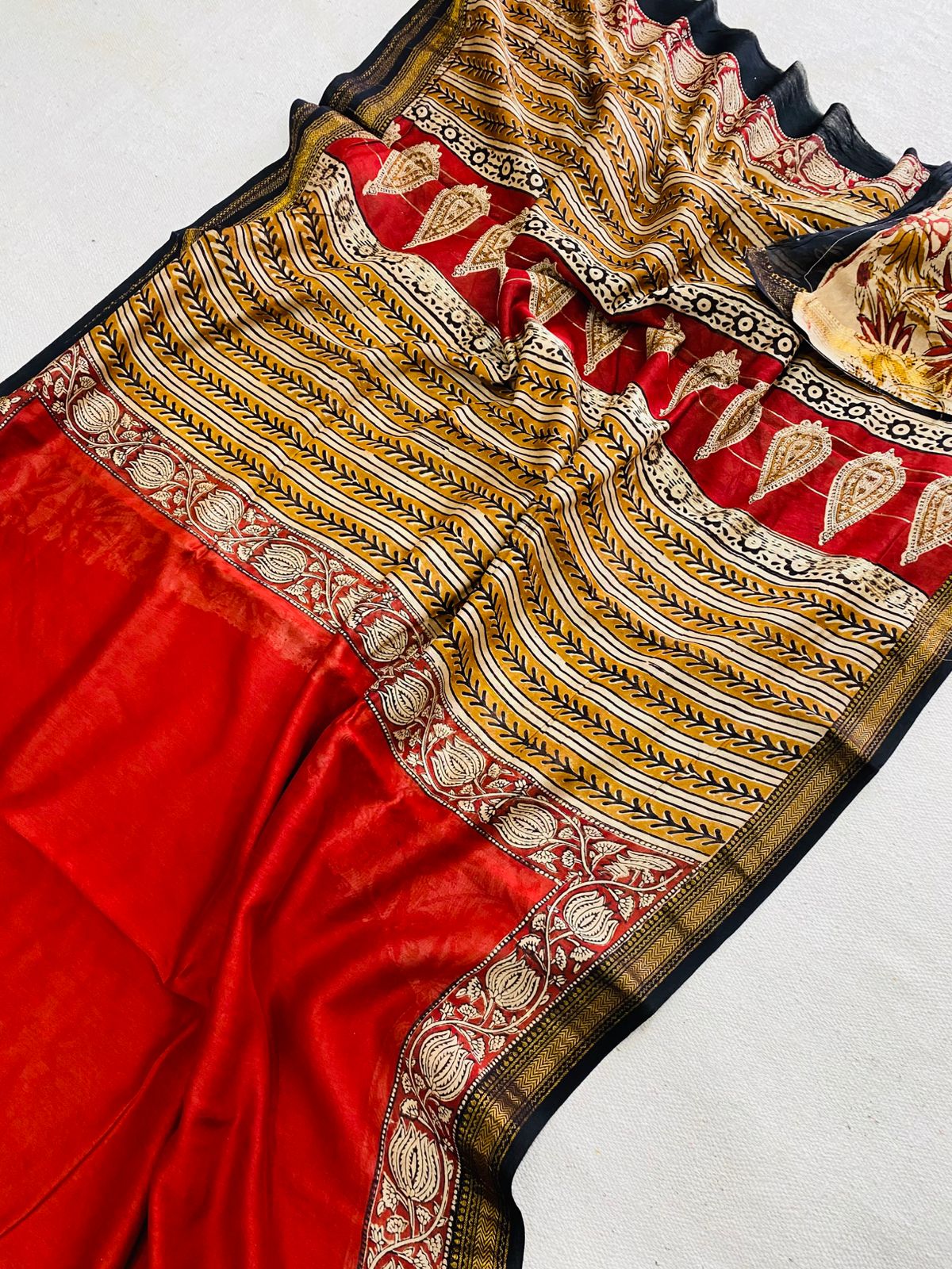 Let’s Wear #ethicallymade✅
🍁Beautifully Crafted Maheshwari Silk Saree collection🍁
Specially Designed in Bagru jahota rapid dabu hand block print
100% Natural Dye
Fabric : Maheshwari Silk
Length : 5.5 Meters
Blouse Piece : 0.90 Meter