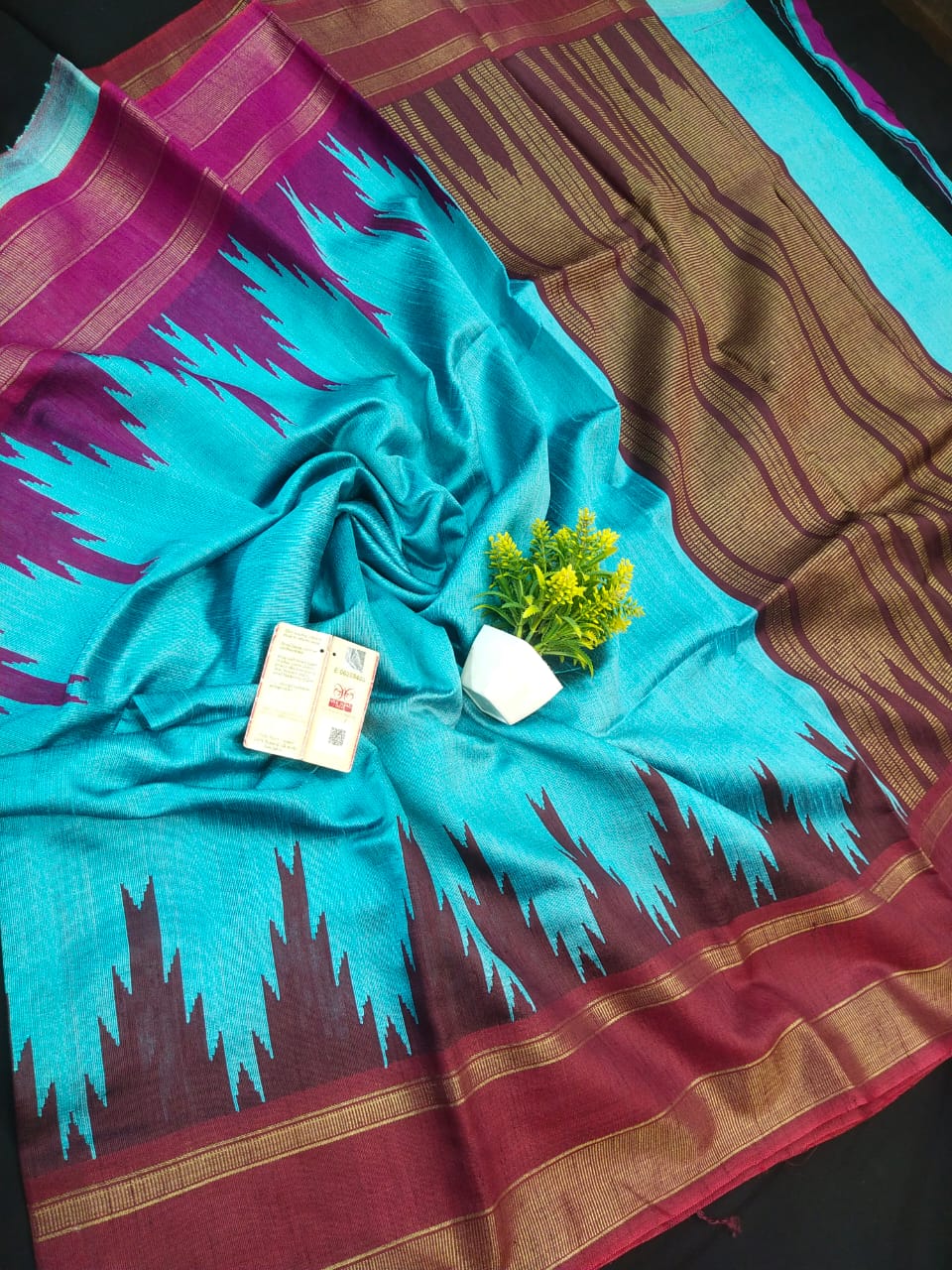 Sweyara | Raw Silk Temple Border Saree