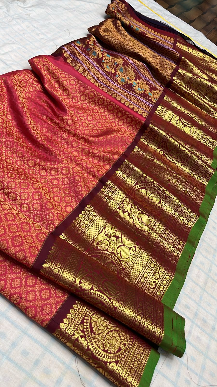 ✨✨Pure Gadwal Traditional
Border Brocade
Pattu Sarees ✨✨
