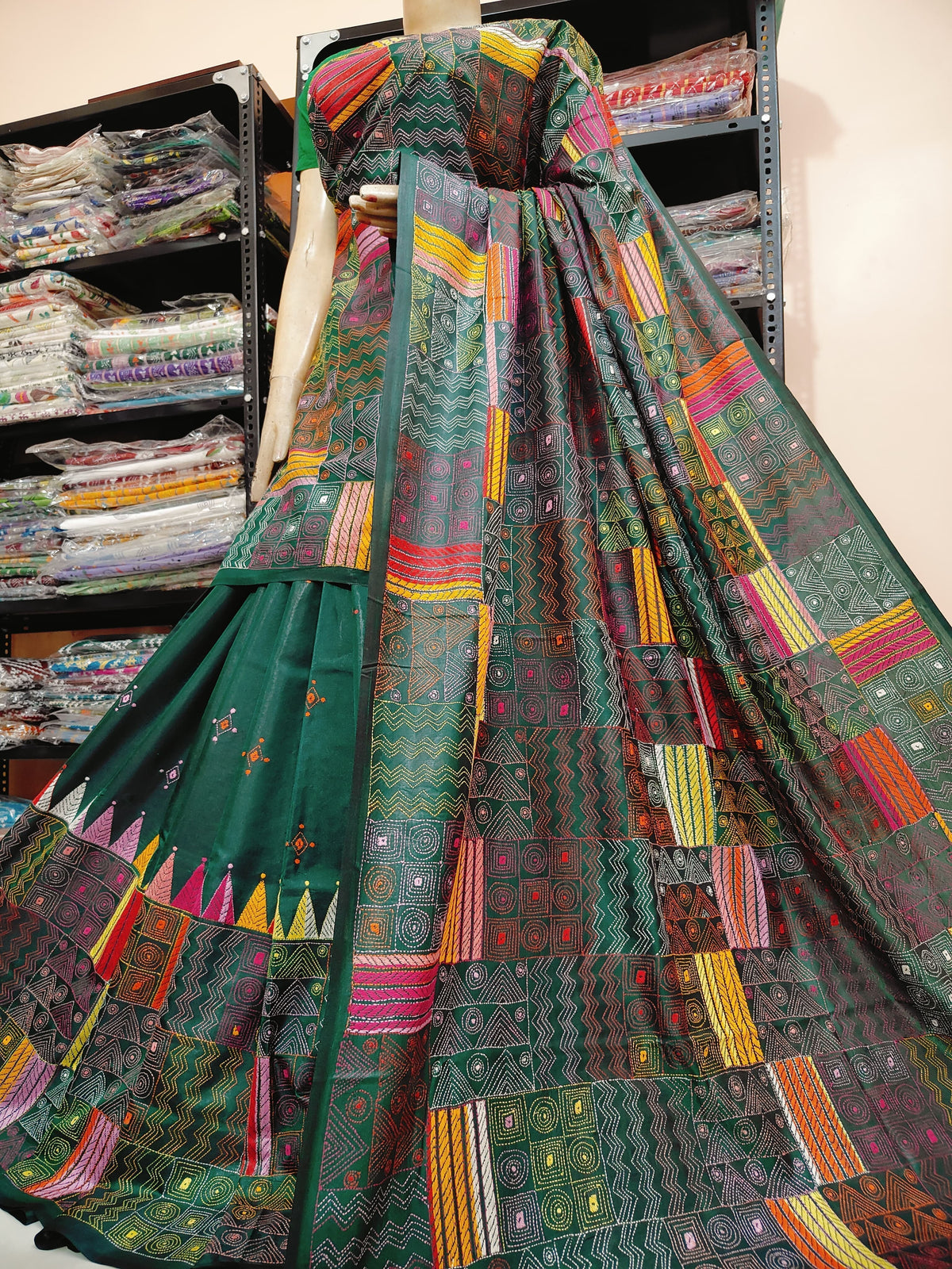 Traditional Shantiniketan hand Kanthastitch saree On
Belendend bangalore silk Material
With Kanthastitch Work Bp