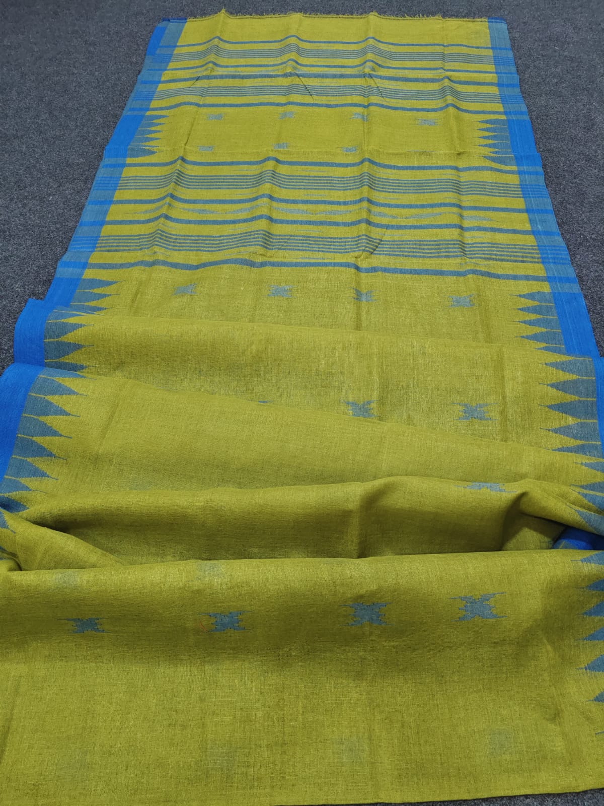 Authentic handloom
monipuri cotton saree
With bp
