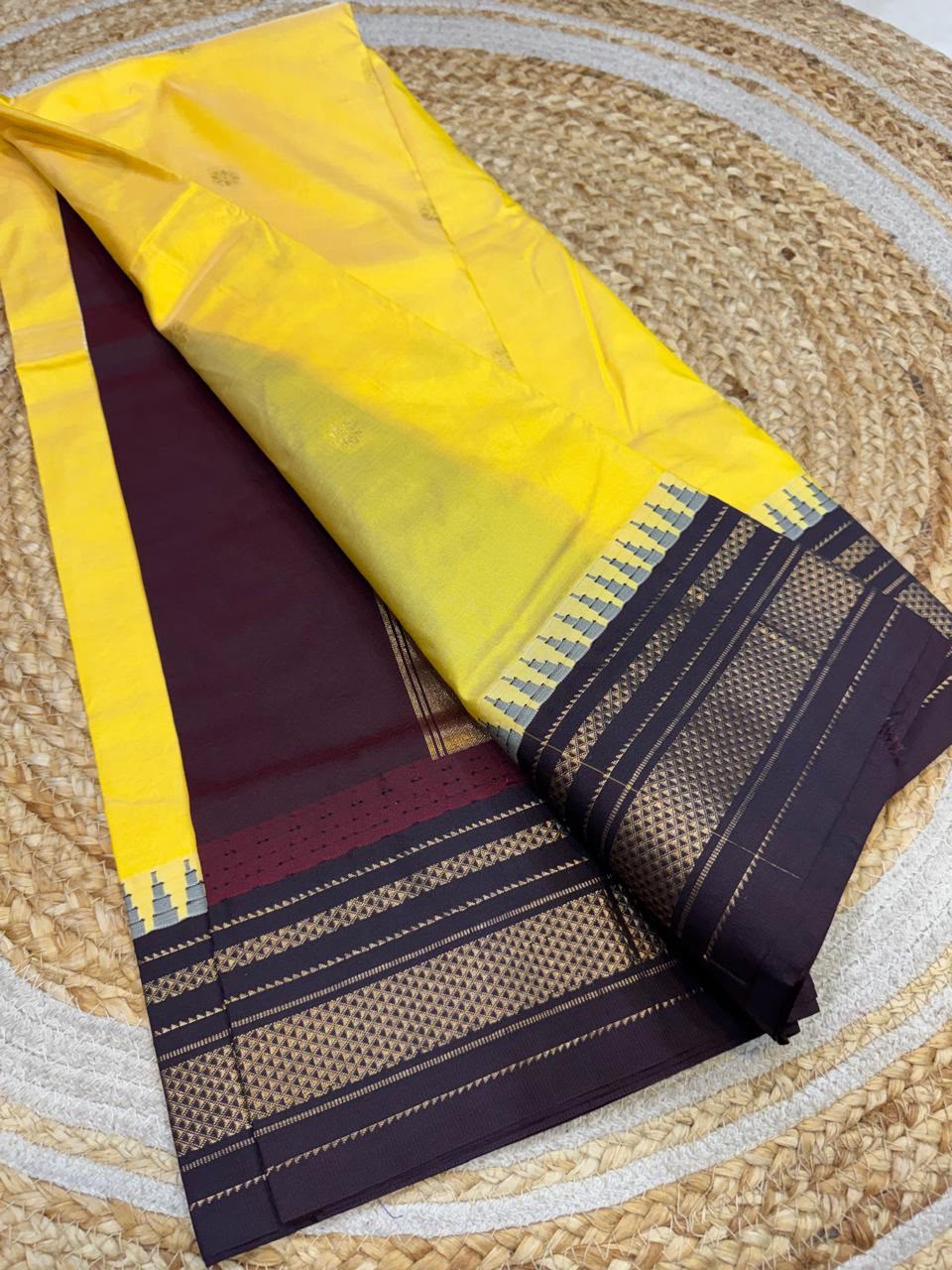 *All New Colours*
*Exclusive silk ilkal saree*
*Pure silk korvai temple border* with *body butta* design superior quality ilkal saree & contrast blouse
6.10mtrs length
Full body pure silk
Border, pallu & blouse semi silk
