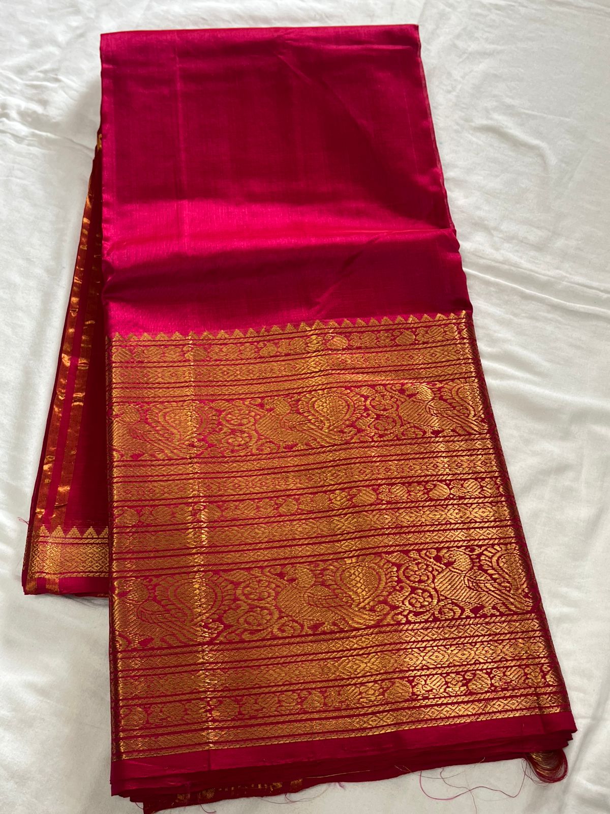 **Material **:- Mangalagiri handloom pattu by cotton (silk cotton)
**Mode **:- 400/50 big Kanchi border saree with all-over plain pattu and tick weavings sarees
Running zari lines pallu & plain blouse