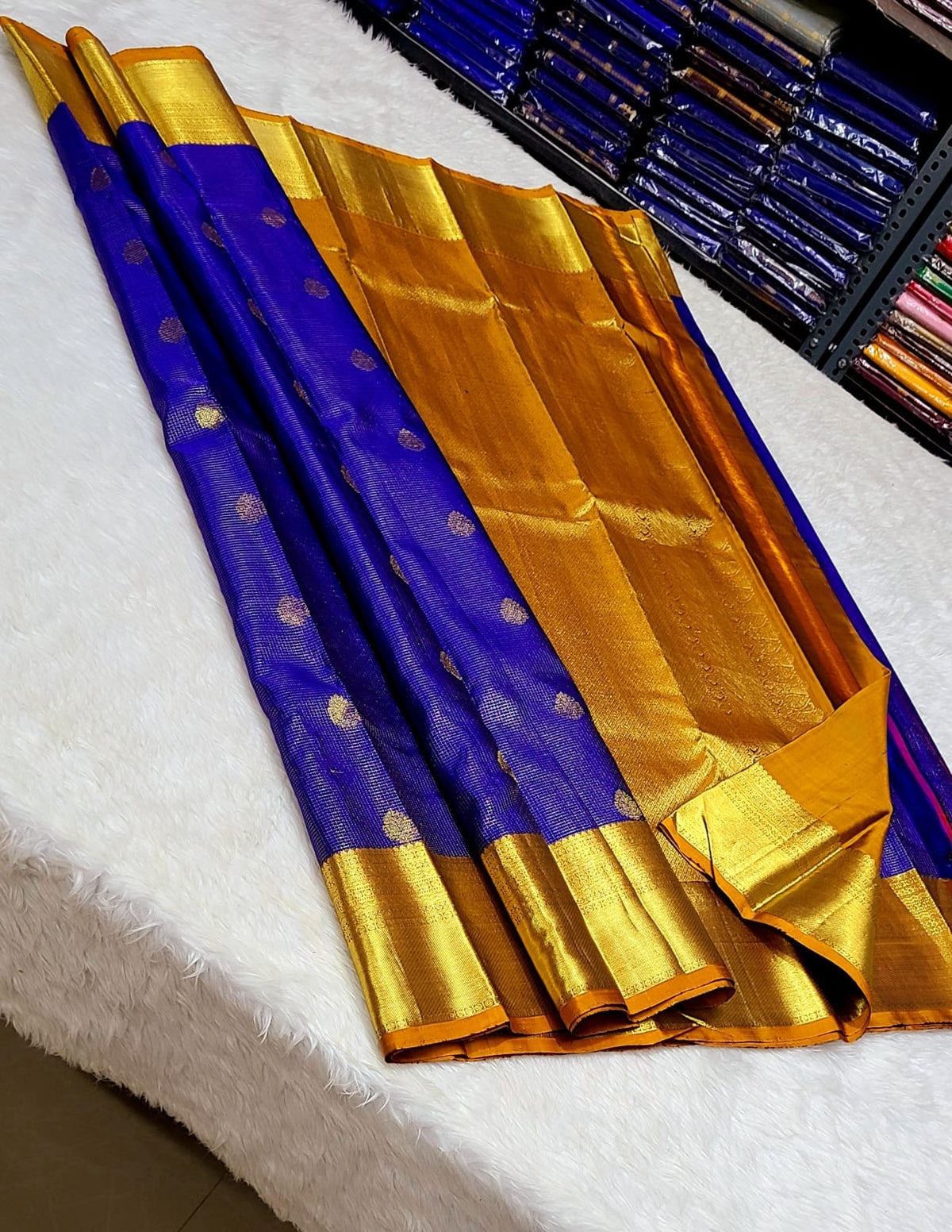 *100% PURE KANCHIPURAM HANDWOVEN VERY PREMIUM QUALITY 2G VAIRAOOSI PATTERN SILK SAREES*
*2 GRAM GOLD PURE ZARI WEAVING*
*SILK MARK CERTIFICATE ATTACHED*
VIDEO CALL SHOPPING AVAILABLE