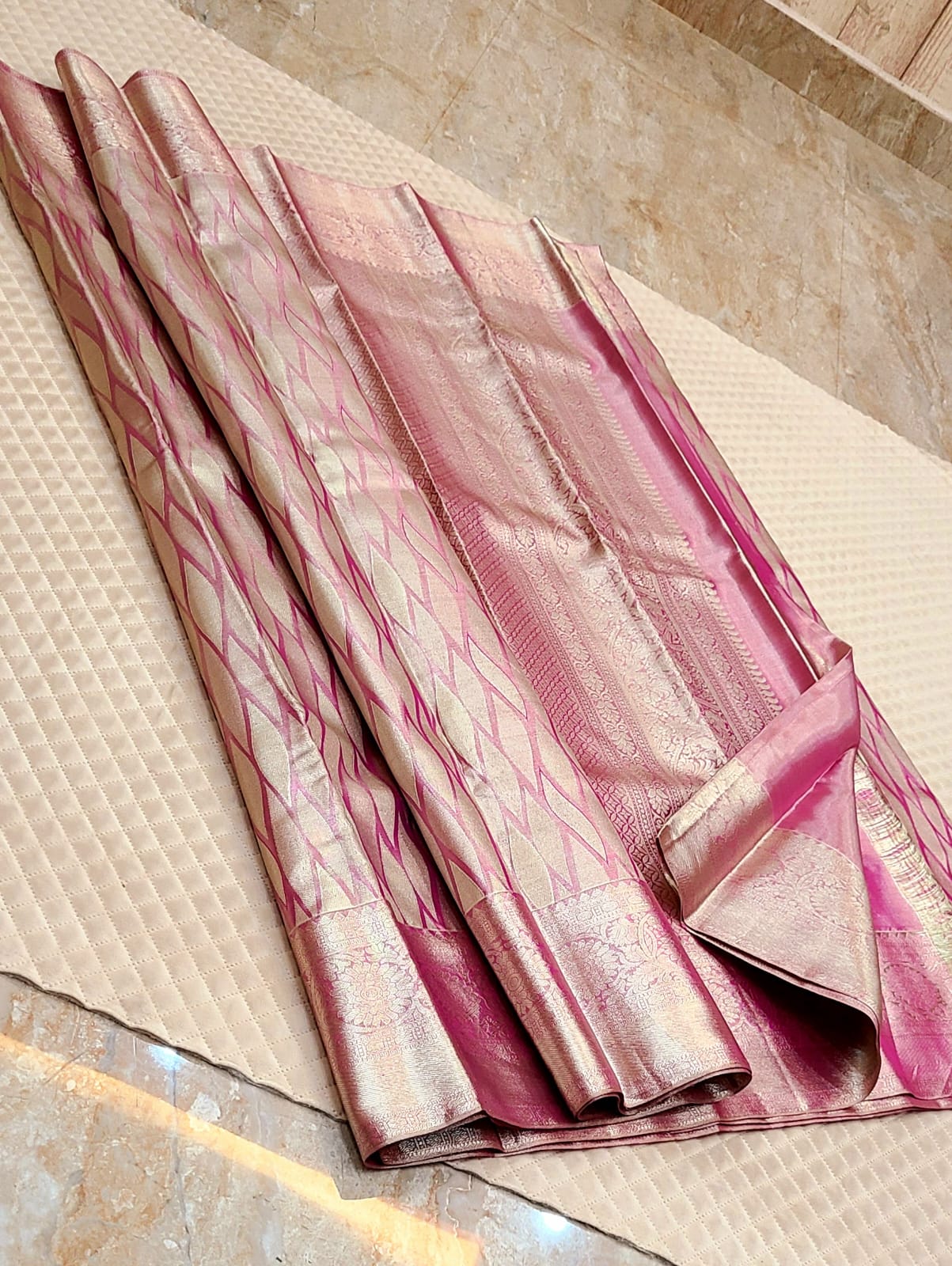 *100% PURE KANCHIPURAM HANDWOVEN PREMIUM QUALITY 2G TISSUE BRIDAL SILK SAREES*
*2 GRAM GOLD PURE ZARI WEAVING*
*SILK MARK CERTIFICATE ATTACHED*
Own manufacturing unit from kanchipuram
Video call shopping available