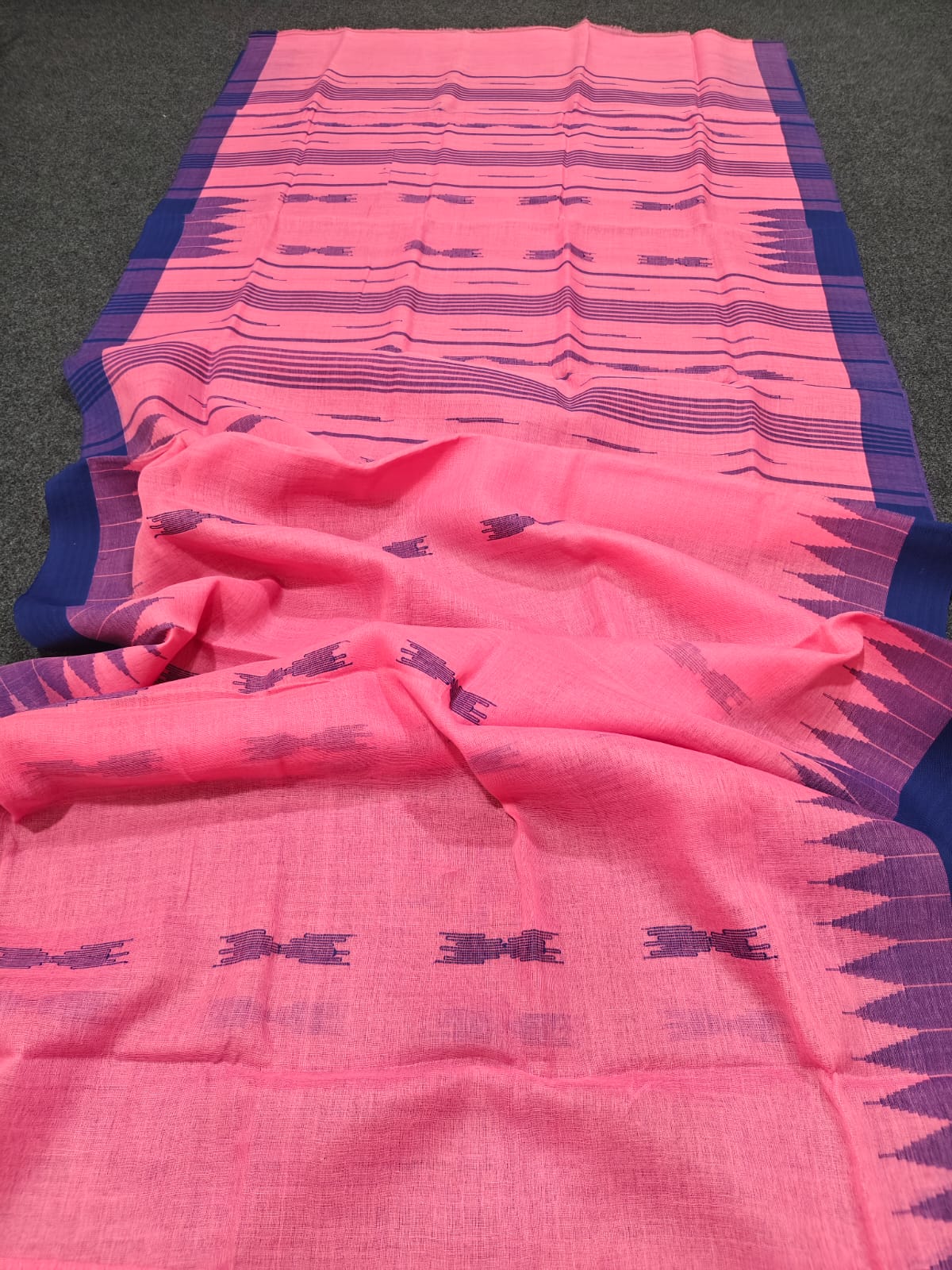 Authentic handloom
monipuri cotton saree
With bp
