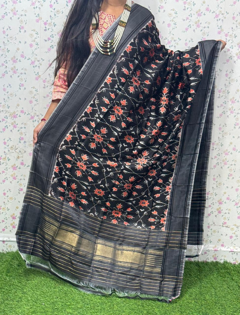 *IKKAT SILK DUPPATA*
*Length: 2.5 meters*
*Height: 36 inches*