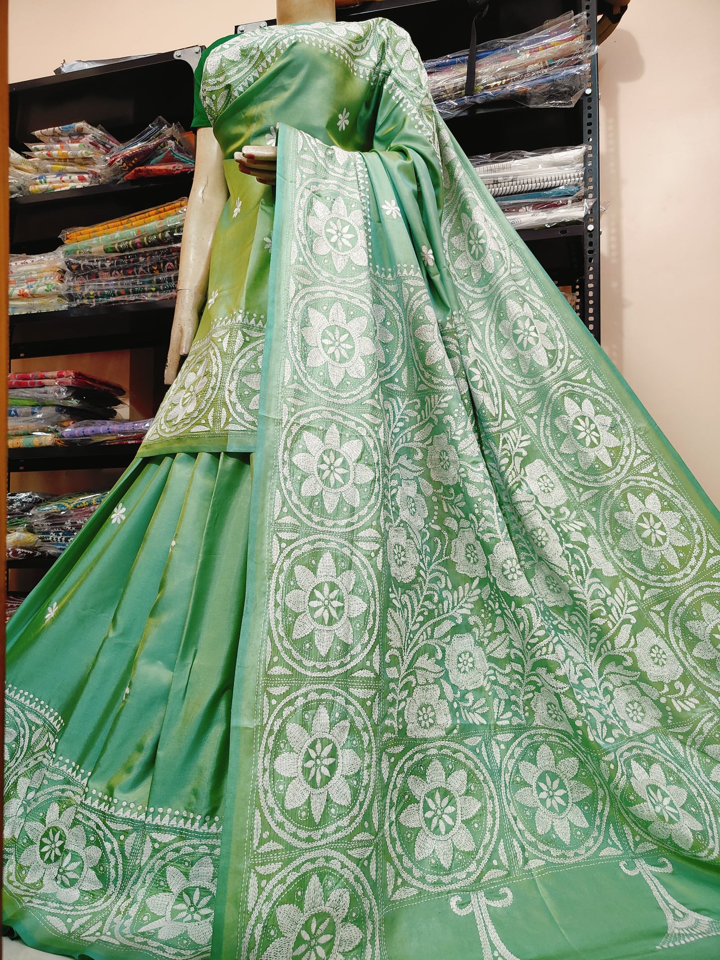 Traditional Shantiniketan hand Kanthastitch saree On
Belendend bangalore silk Material
With Kanthastitch Work Bp