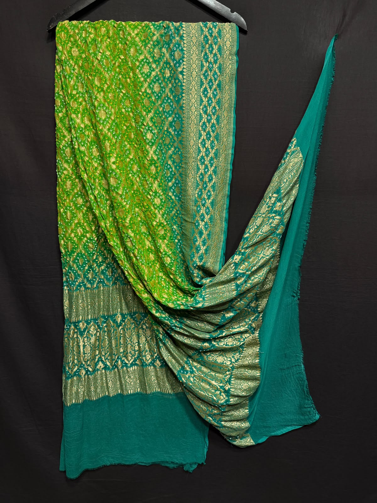 **Nim Zari Bandhej Dupatta**
- **Fabric:** handwoven Georgette
- **Design:** Beautiful Bandhej, Real Nimzari
- **Quality:** Best quality & colour
- ** colour:** pastel & Dark
**Description:**
- **Length:** 2.50 meters, full length
- **Use:** Dress & Lehenga Choli Dupatta