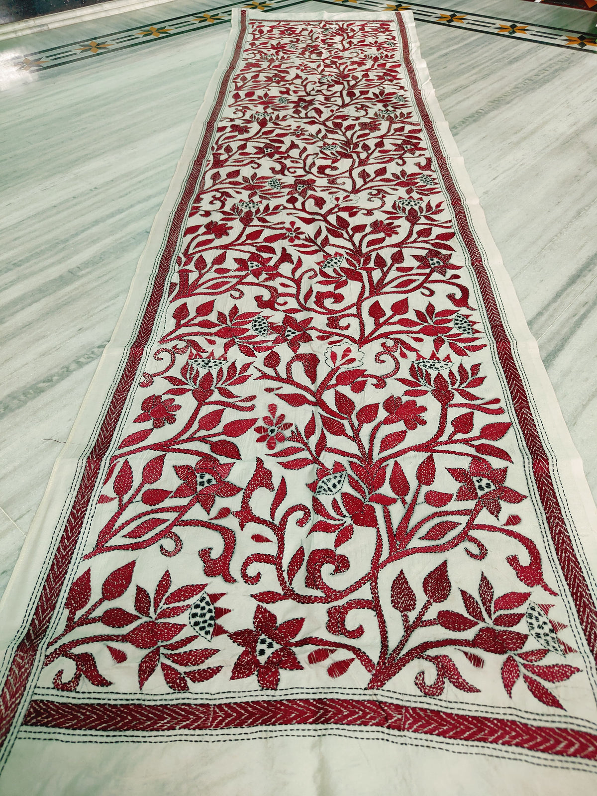 These are Tussar Slik kantha stoles
Length 2.15/2.2 meter ( Approx)
Bohor 22' (Approx)