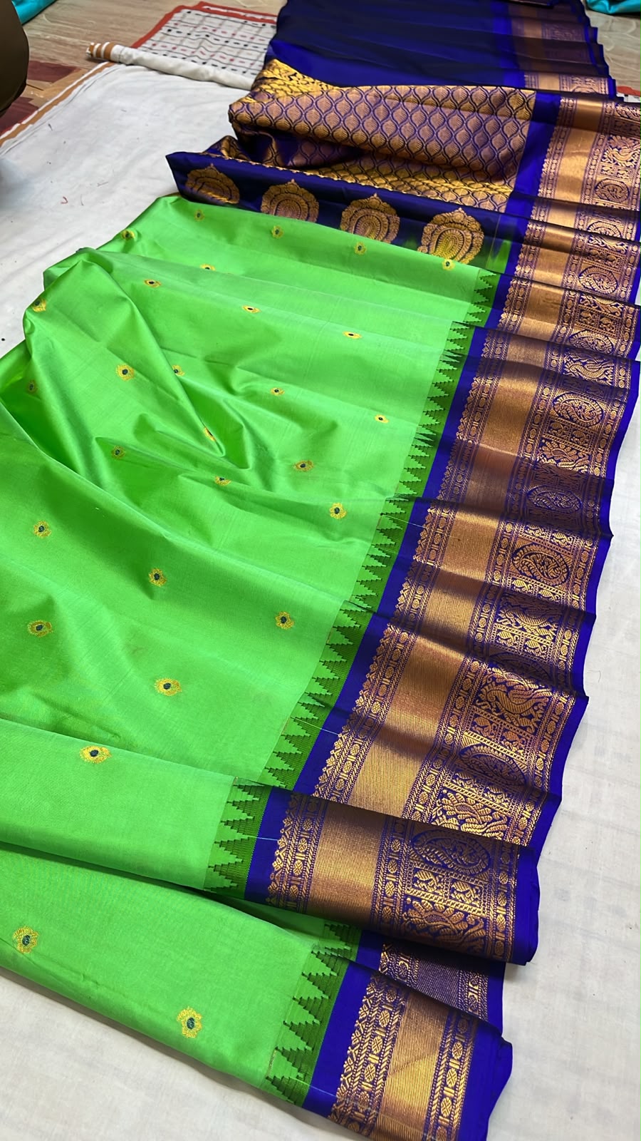 Authentic handwoven pure silk Gadwal