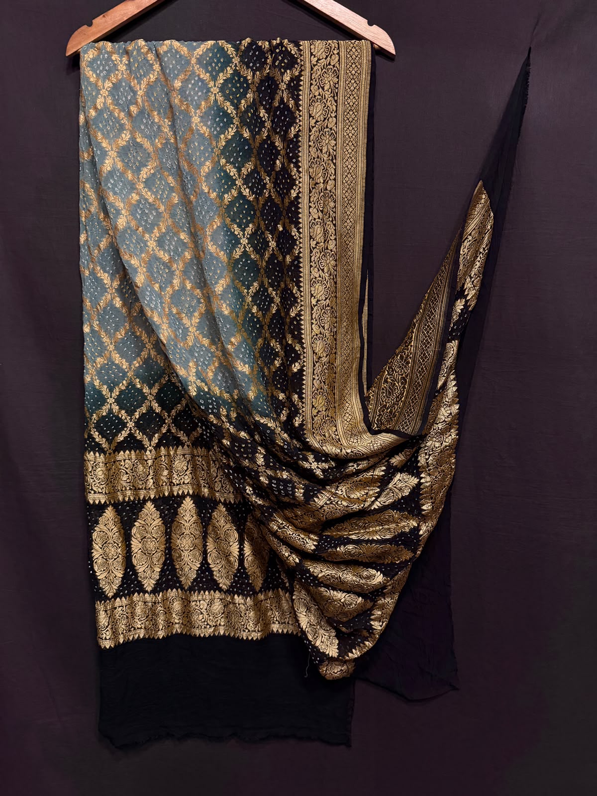 **Nim Zari Bandhej Dupatta**
- **Fabric:** handwoven Georgette
- **Design:** Beautiful Bandhej, Real Nimzari
- **Quality:** Best quality & colour
- ** colour:** pastel & Dark
**Description:**
- **Length:** 2.50 meters, full length
- **Use:** Dress & Lehenga Choli Dupatta
