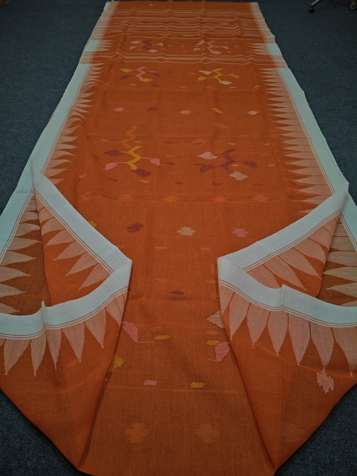 Authentic handloom
monipuri cotton saree
With bp