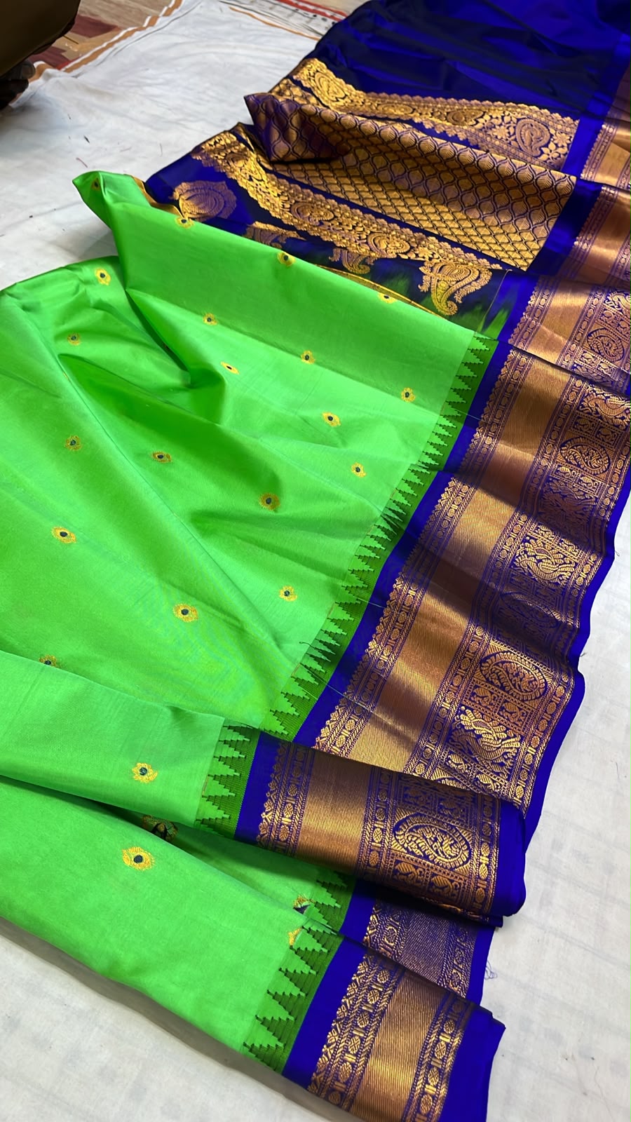 Authentic handwoven pure silk Gadwal