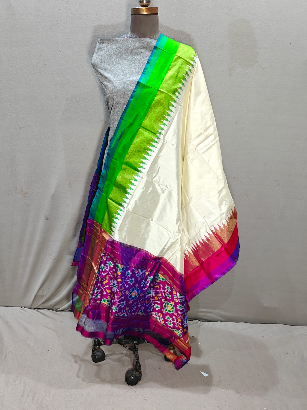 Pochampally IKKAT SILK duppata*
🎉*Length: 2.5 meters*
🎉*Height: 36 inches*
