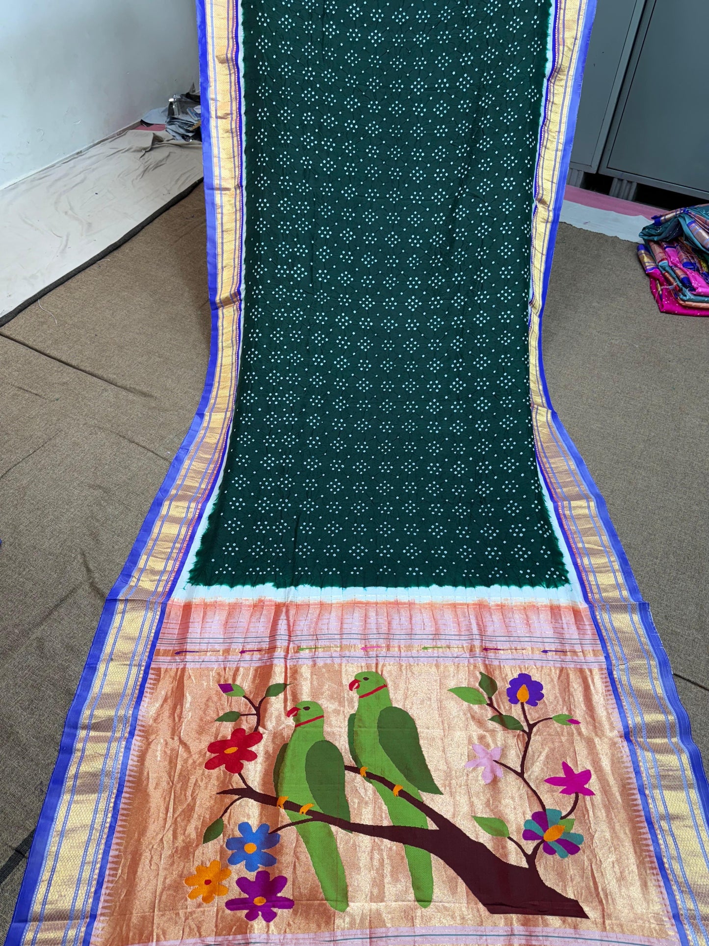 Priti | bandhni paithani