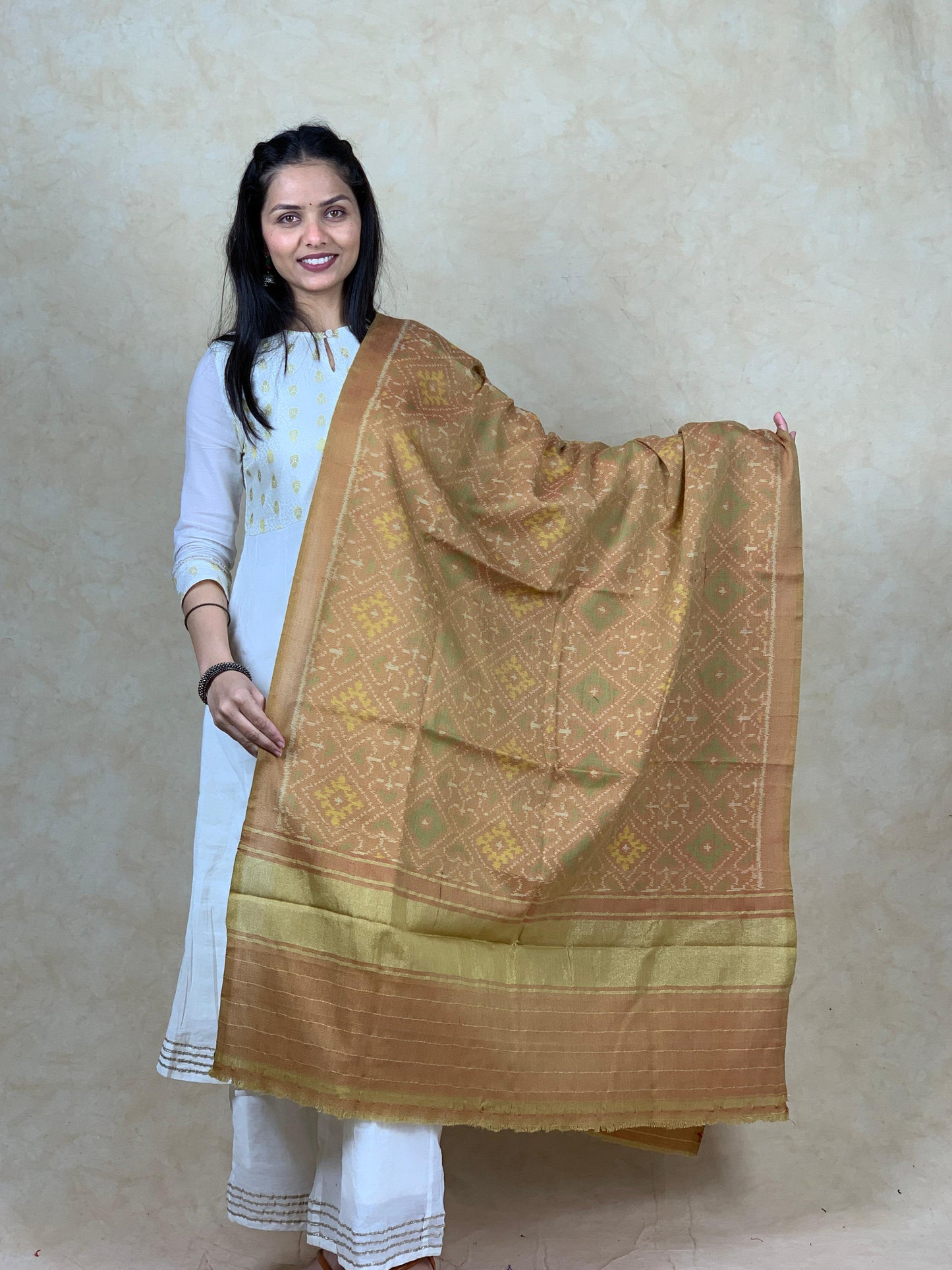 Leenata | patola shawl