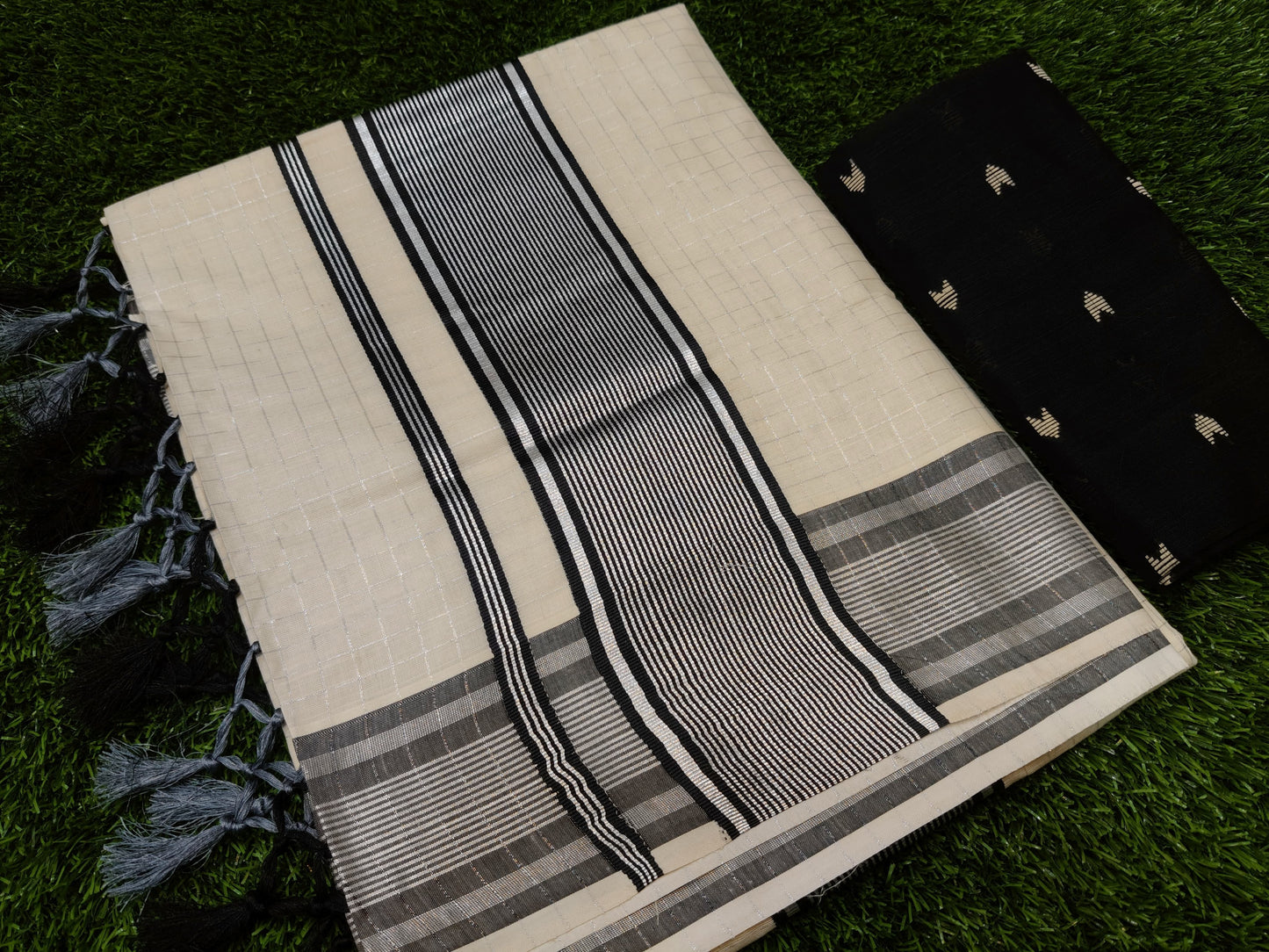 Kintush | Cotton kasavu saree