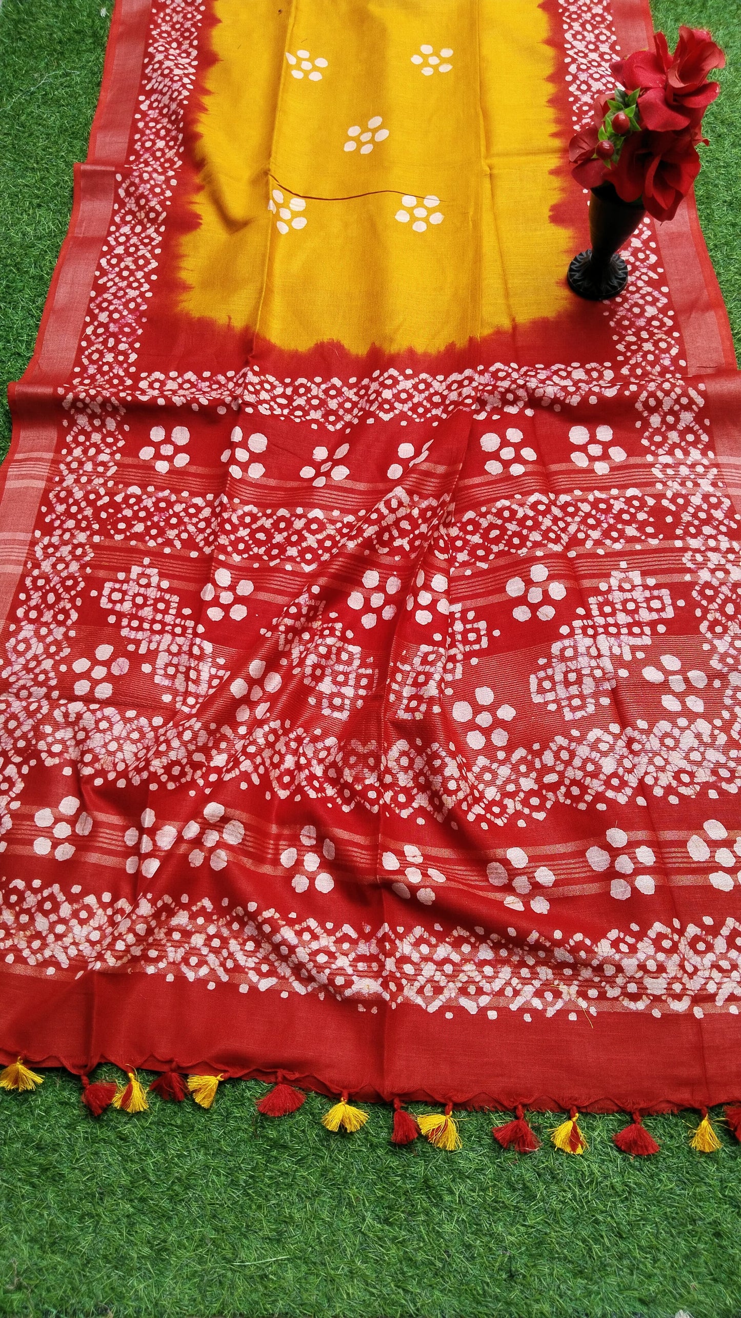 Nishka | Crafted Linen Batik Print Saree