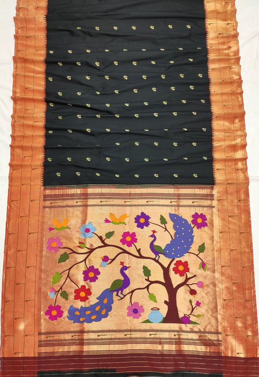 Geet | TRIPLE MUNIYA BROCADE PAITHANI