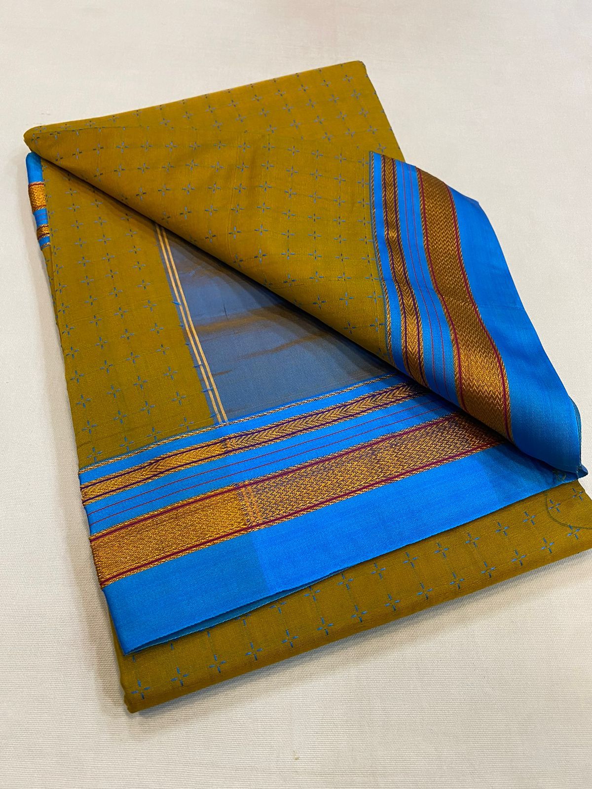 Urmi | Chukki Star Ilkal and Art silk With Cotton Saree