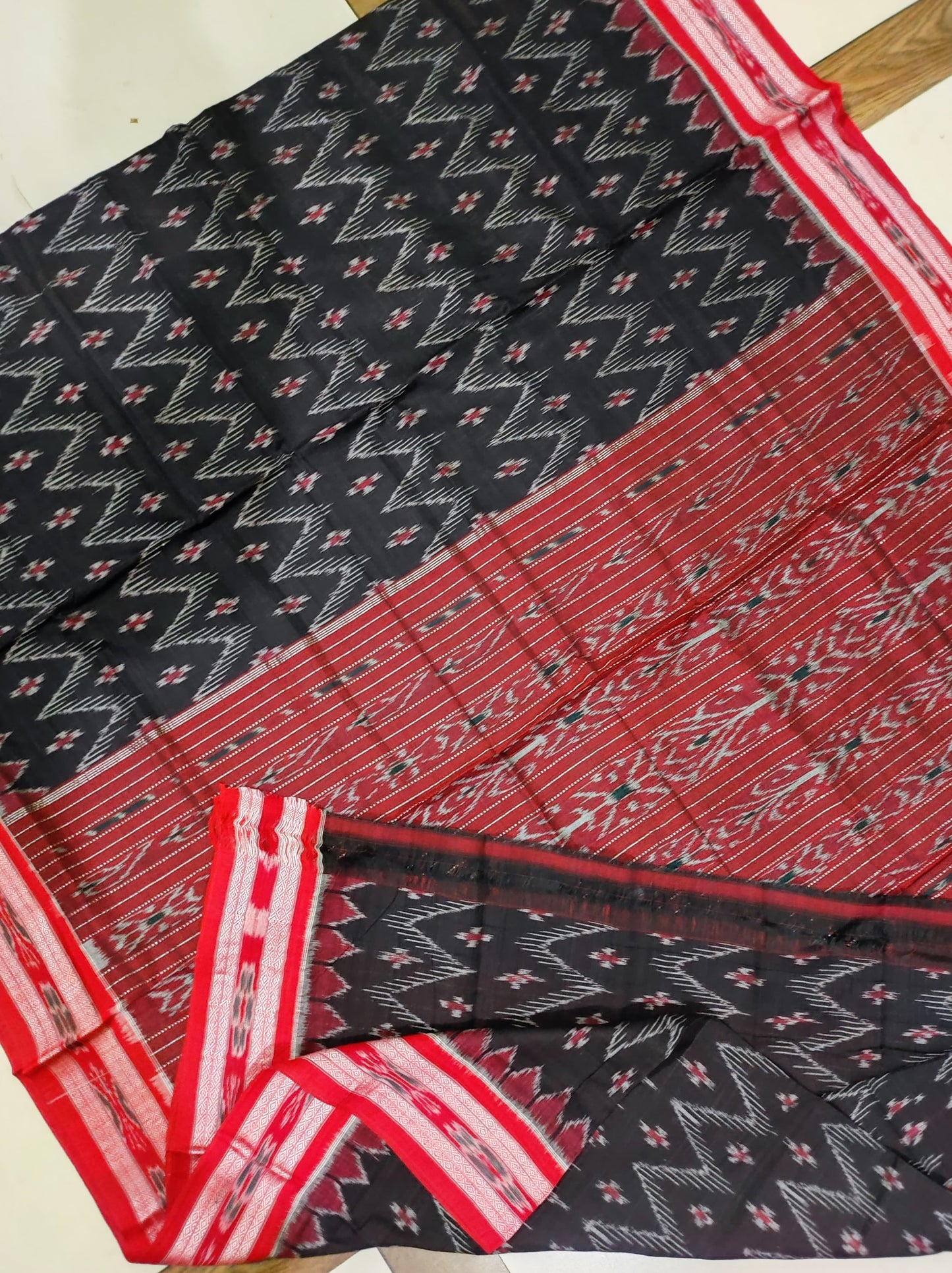 Niharika | Body bandha  design handloom cotton saree