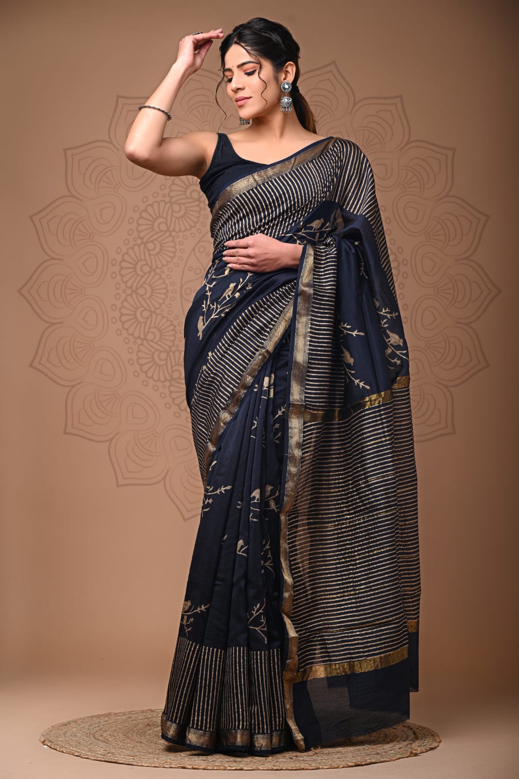 Ekam | monochrome maheswari silk saree