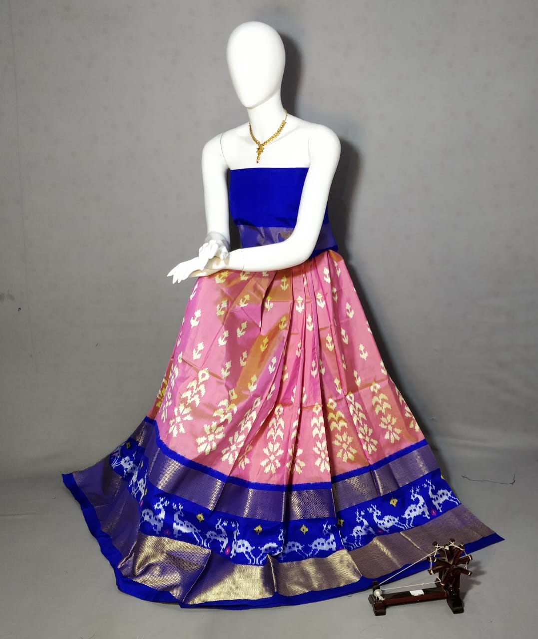 Ikkat lehenga with butti motifs