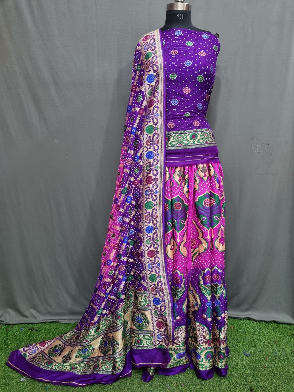 Riwaz | Minakari lehenga