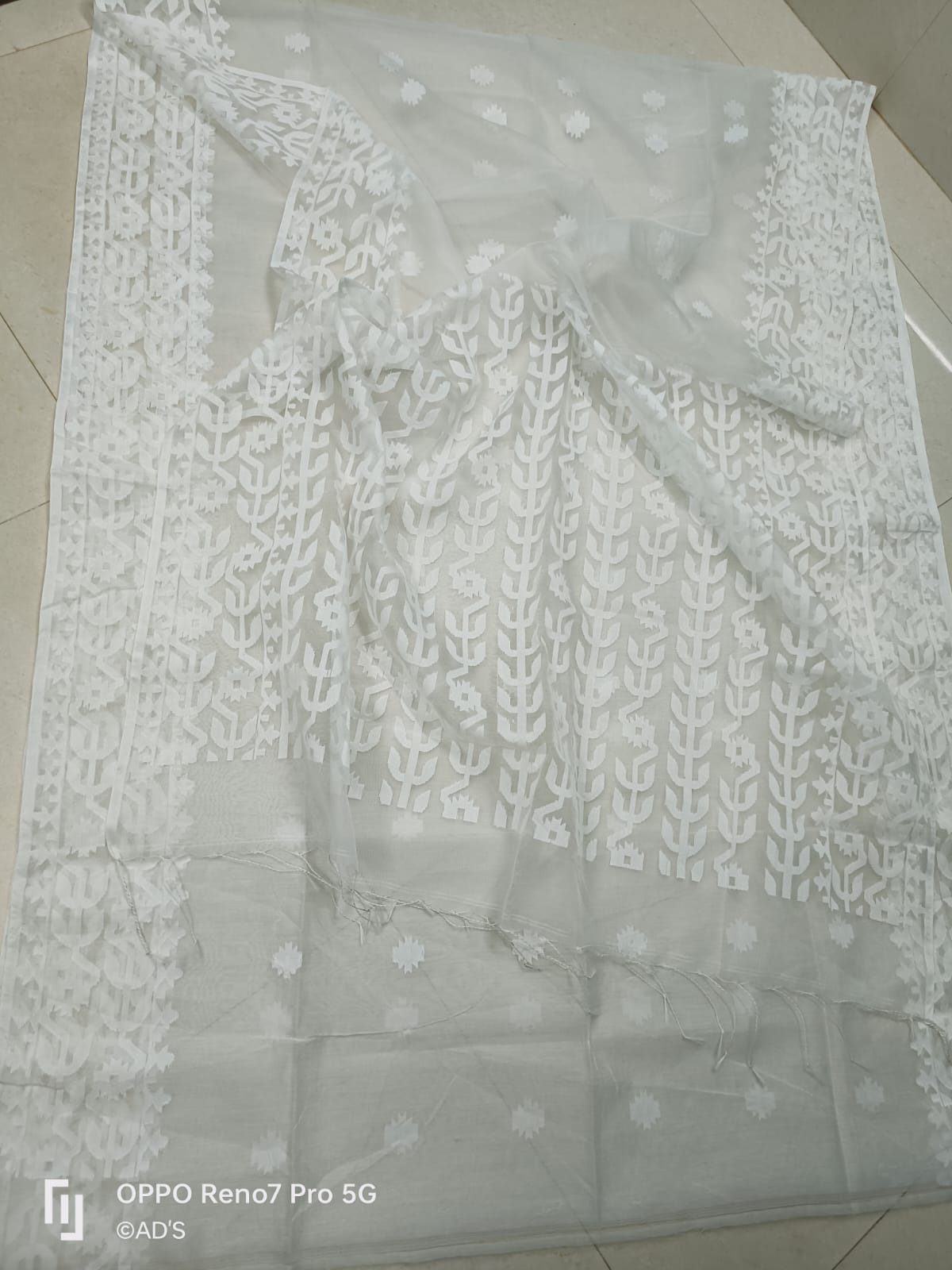 Arrow | Muslin Jamdani with beautiful aligned trellis pattern