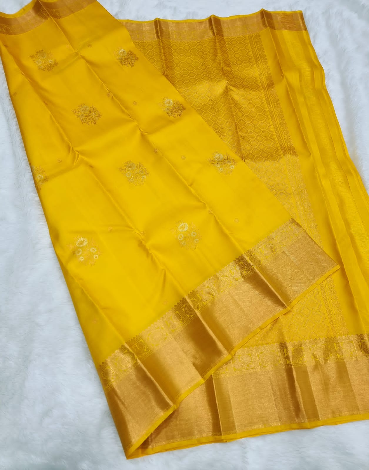 Daisies | pure silk kanjeevaram