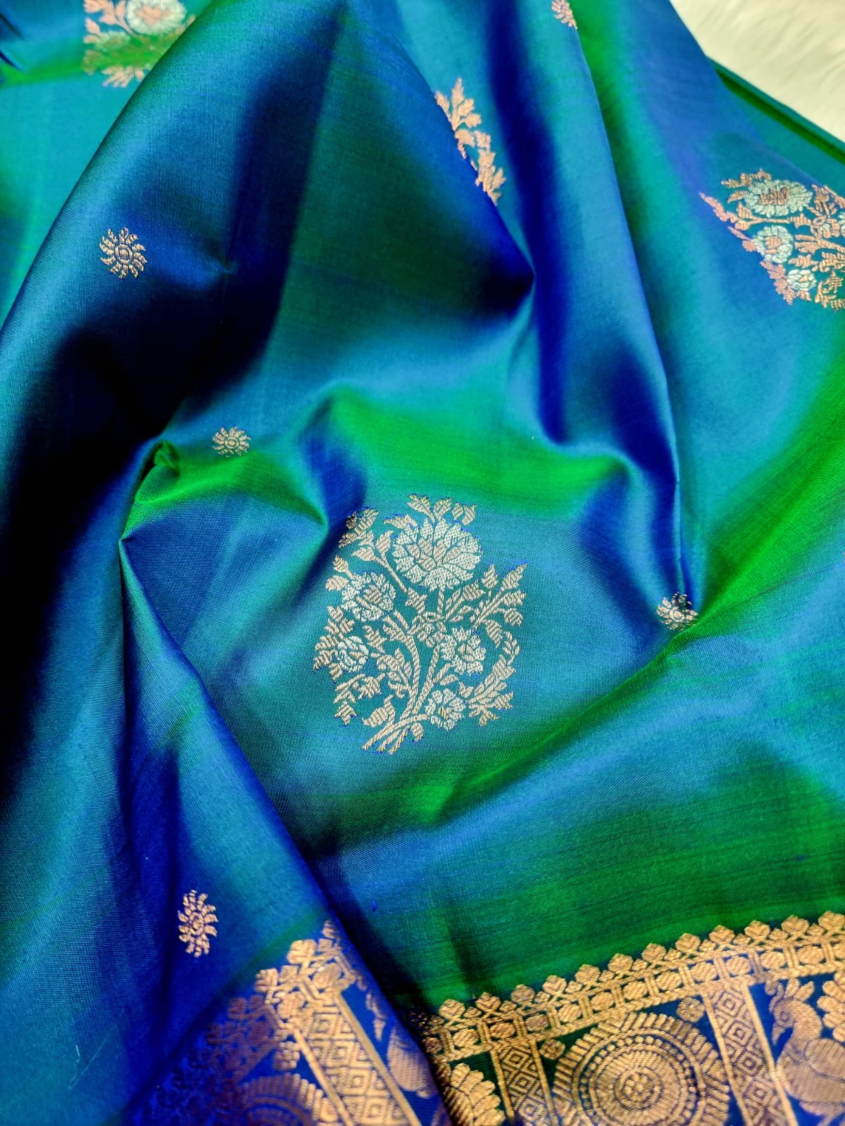 Daisies | pure silk kanjeevaram