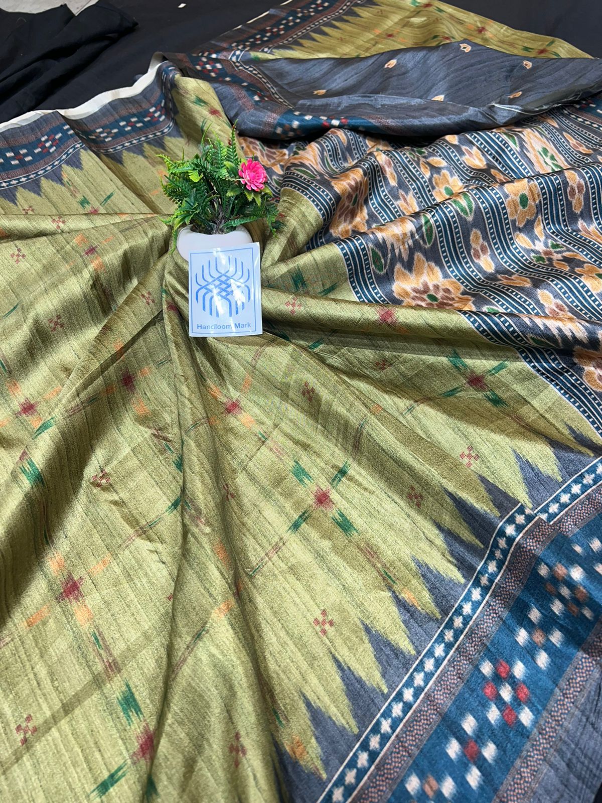 Mirha | Handloom Semi Tussar Silk Digital Print And Contrast Blouse