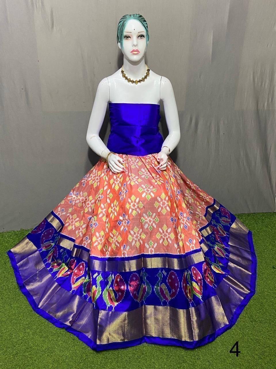 Nilofer | Ikkat kanchi border silk lehenga